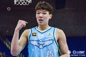 开奖结果-攻防俱佳！杨瀚森5中4拿到10分11板2助1断4帽