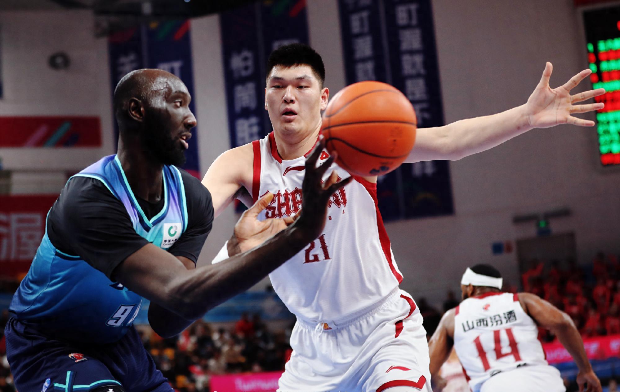 专家指导-刘传兴回应弄伤曾凡博，北控想签王哲林队友，布莱克尼假球案爆发